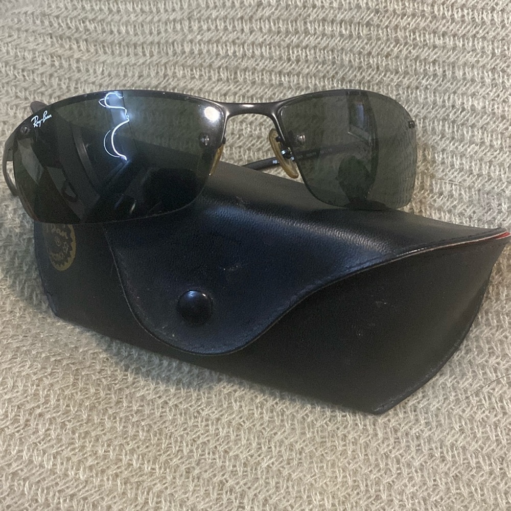 Like New Black Ray Bans